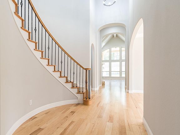 2nd image of 10004 Broiles Ln
