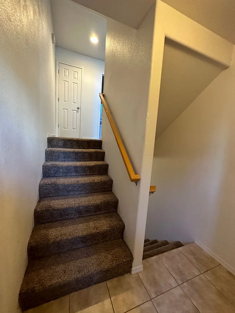 Spacious 2 bed/2.5 bath with bonus room townhome off Road 68 — Photo 3