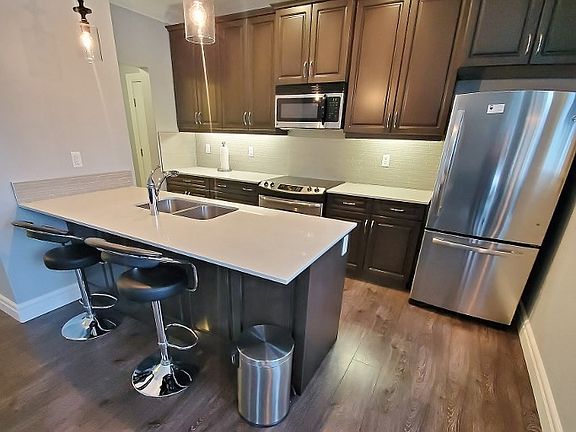 4th image of 915 10th St #301