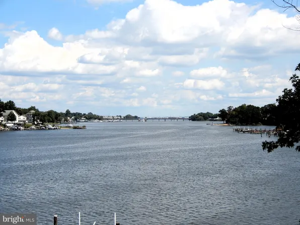 7638 Laurel Dr, Pasadena, MD 21122