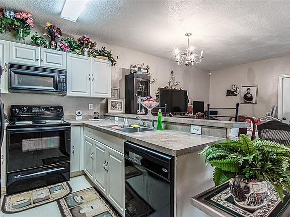 4th image of 2330 28th Ave E