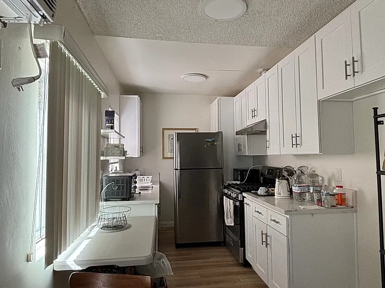 1317 N Mansfield Ave #8 — Photo 4