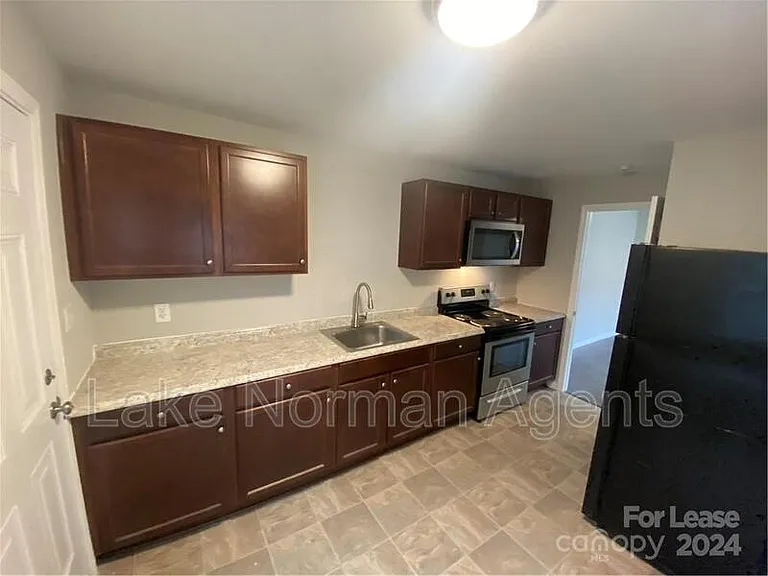 720 E Pine St — Photo 9