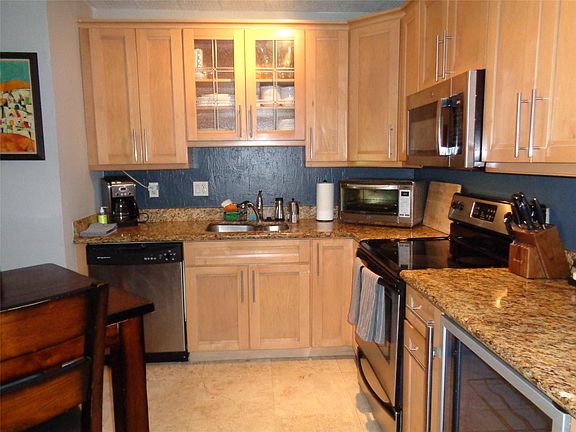 5th image of 530 NE 15th Court #1