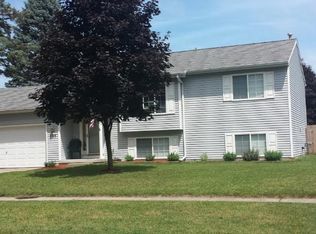 735 Hunt St, Lowell, MI 49331
