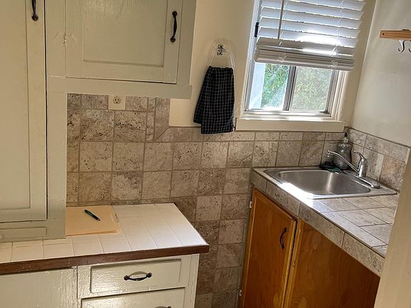 3rd image of 2504 1/2 Hermosa Ave