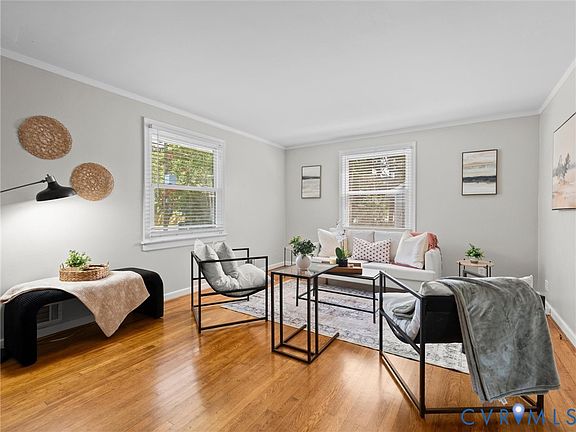 3rd image of 2313 Dickens Rd