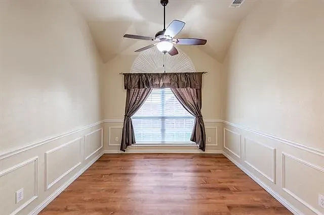 901 Witherby Ln — Photo 27