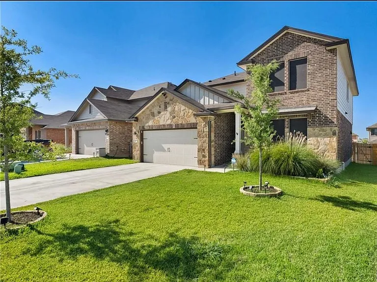 8702 Stonehollow Dr — Photo 10