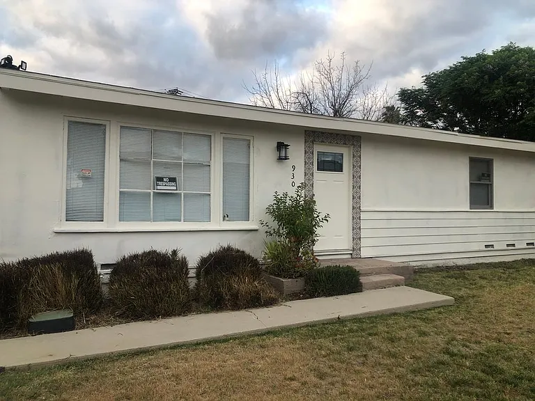 930 Calhoun Pl — Photo 2