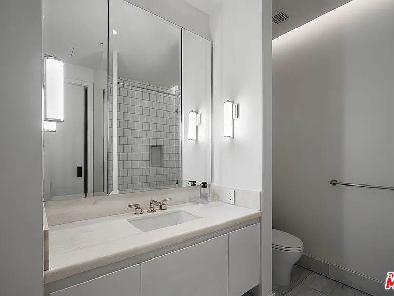 8420 Sunset Blvd #405 — Photo 26