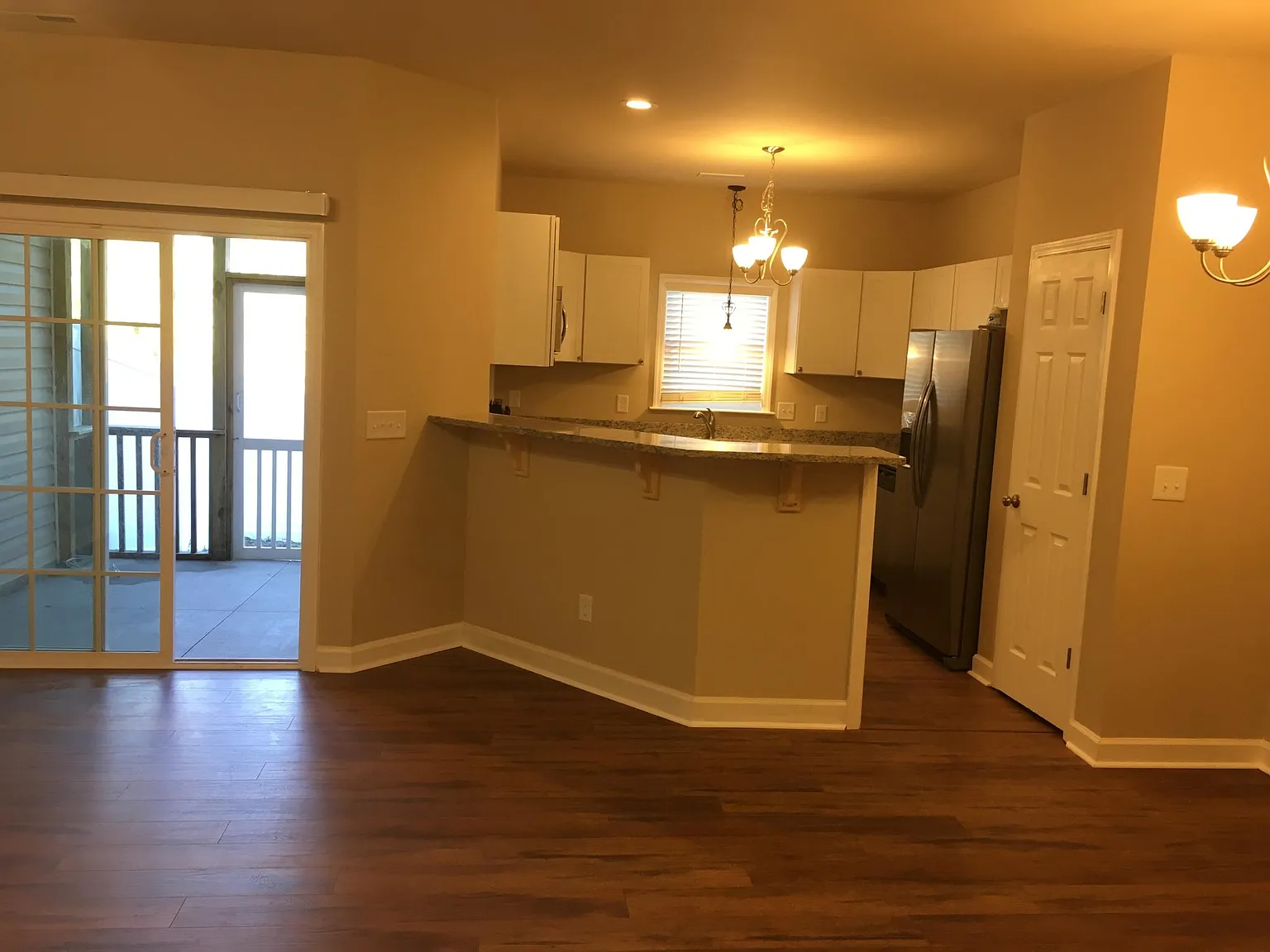 3 bed, 2.5 bath, 1454 sqft, $1,700 — Photo 2