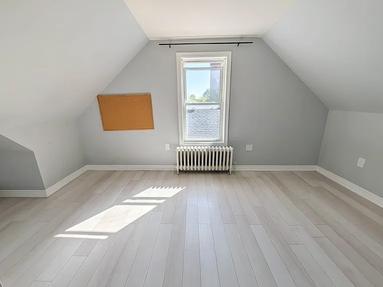 50 Welland Ave #4 — Photo 12