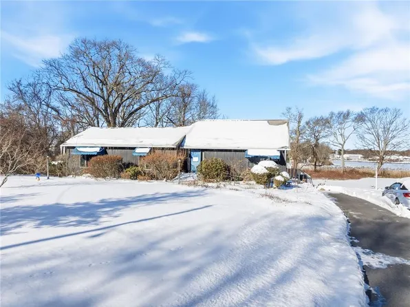 585 Meadow View Ave, Warwick, RI 02889