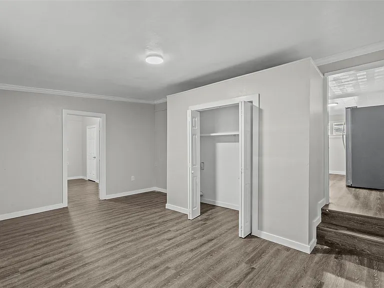 1916 N Logan St — Photo 13