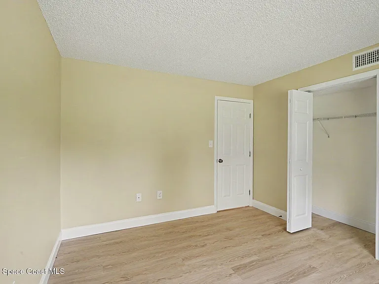 2294 Fox Hollow Dr — Photo 10