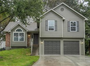 1900 Apache Ct, Greenwood, MO 64034