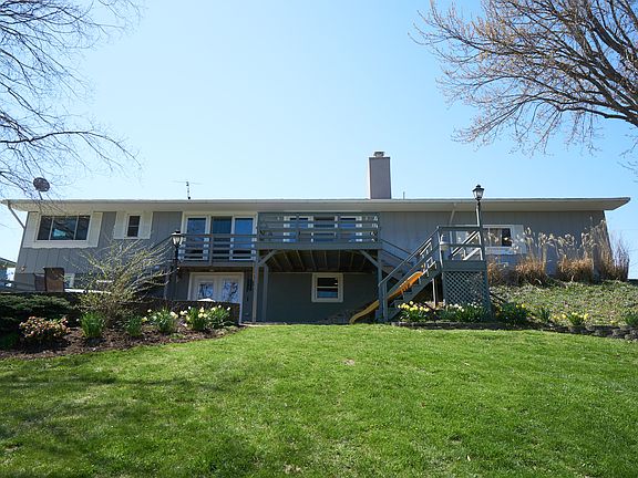 2nd image of 611 Riverview Dr