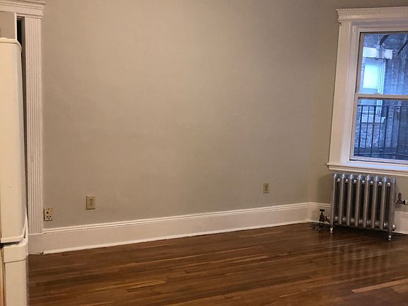 4th image of 37 Hemenway St