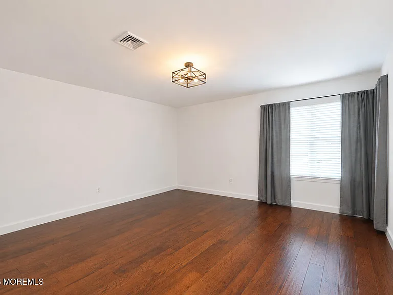 10 Madison Ct — Photo 13