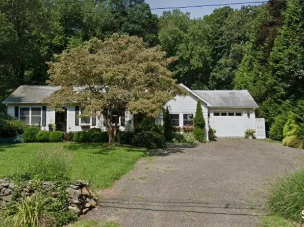 230 Nut Plains Road, Guilford, CT 06437