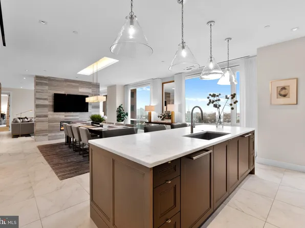 500 Walnut St Unit 1001, Philadelphia, PA 19106