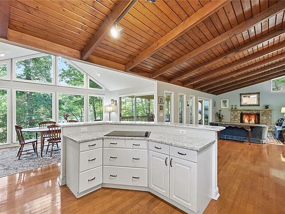 3rd image of 7835 Chinquapin Ln