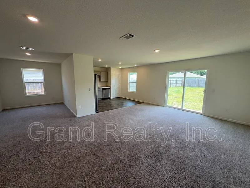 3 bed, 2.0 bath, 1554 sqft, $1,750 — Photo 4