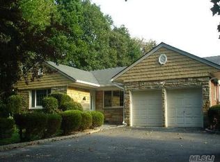 60 Lawrence Hill Rd, Huntington, NY 11743