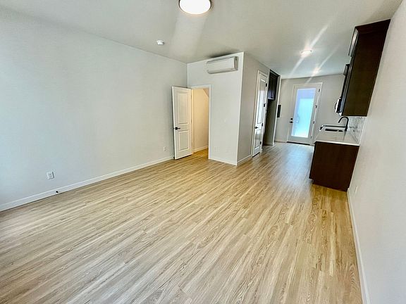 5th image of 5040 SE 38th Ave #5044