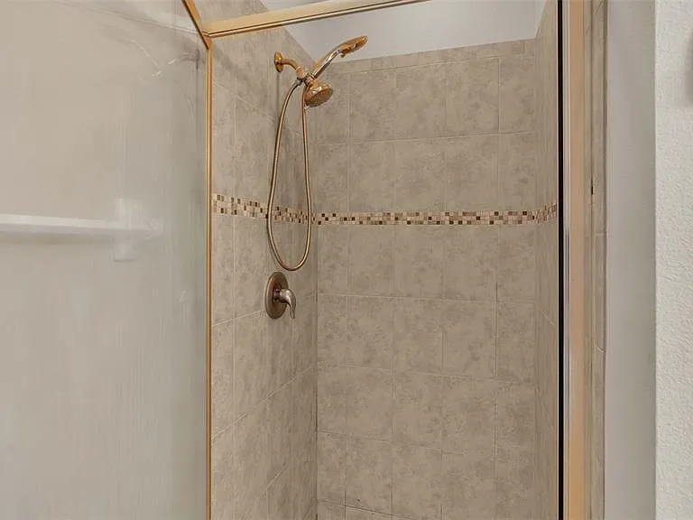 6838 Glenbrook Dr — Photo 17