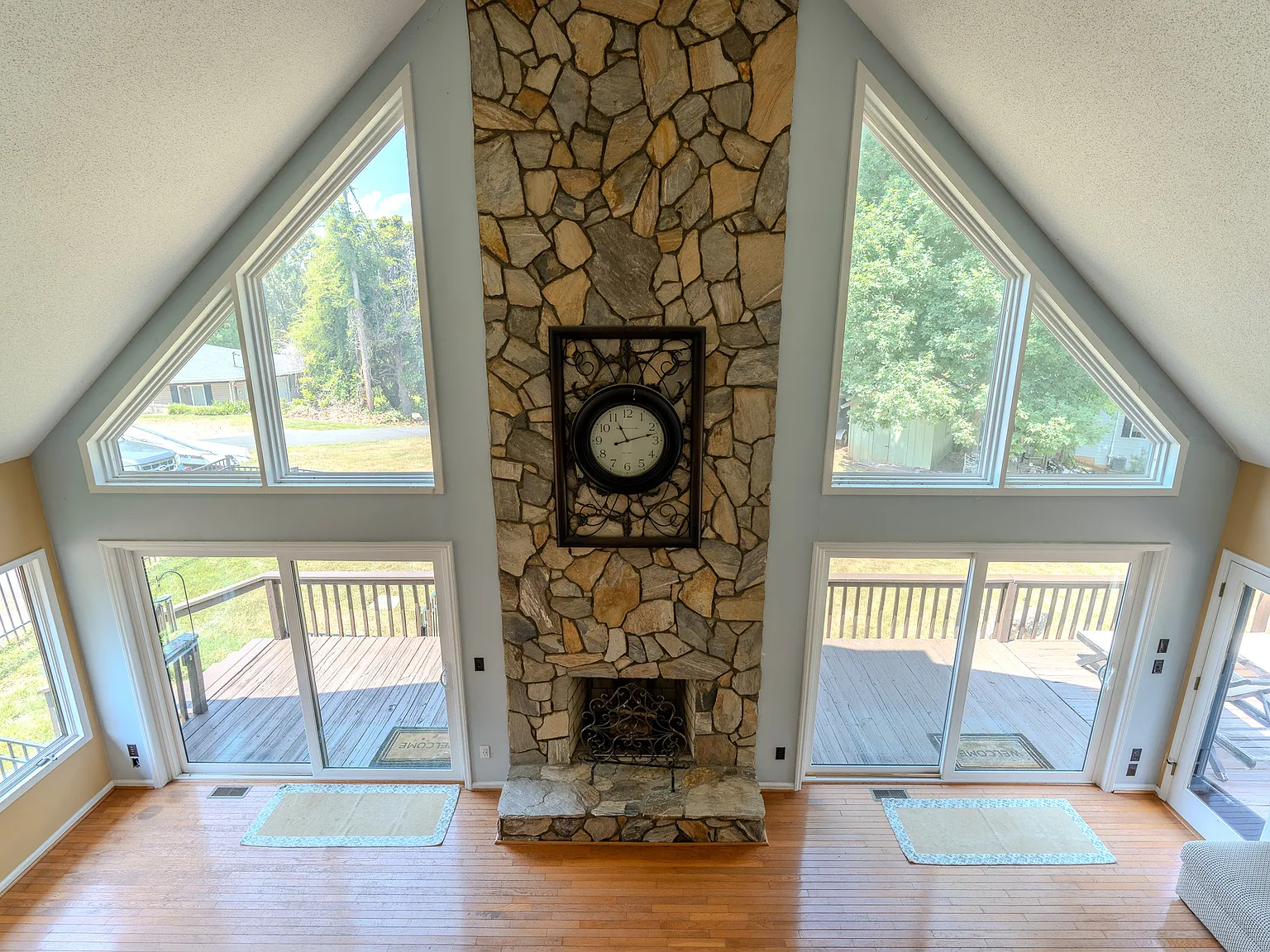 3 bed, 3400 sqft, $4,000 — Photo 3