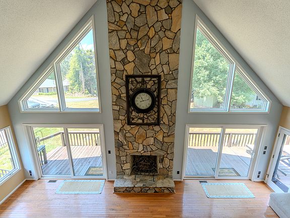 3rd image of 256 Greenbay Rd
