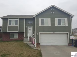 16852 Saratoga Cir, Omaha, NE 68116
