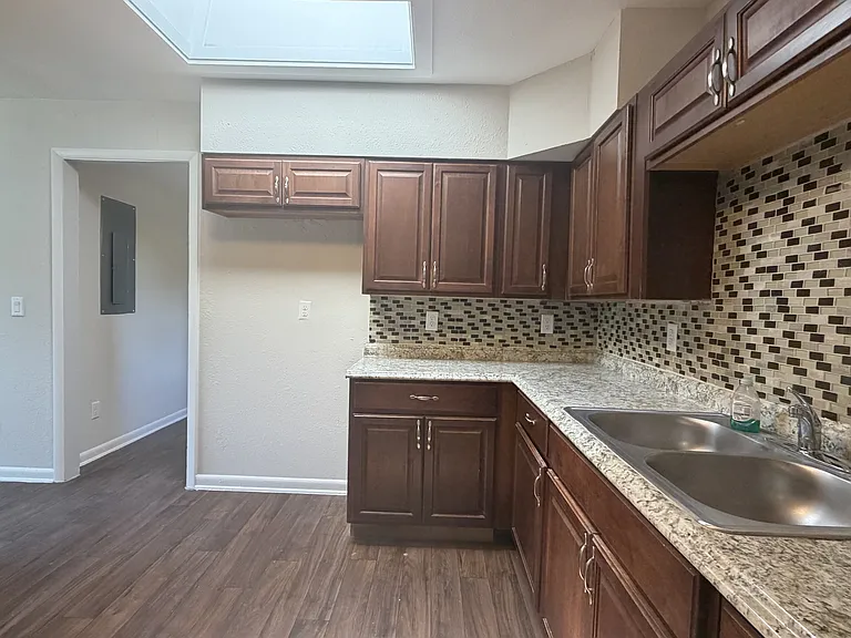 8534 Addison Rd — Photo 6