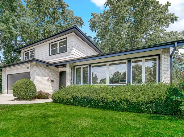 1831 N Rolling Ln, Arlington Heights, IL 60004