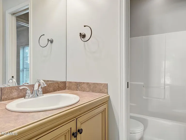 124 Deraney Ln — Photo 8