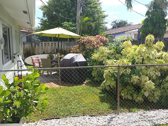 3rd image of 1580 NE 51st St