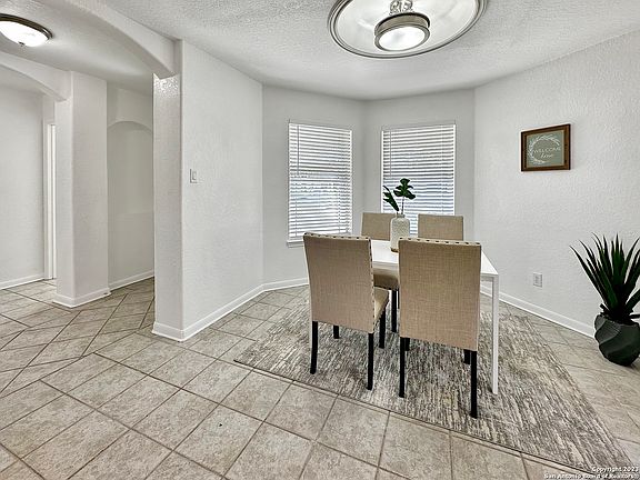 5th image of 321 MARGO ST