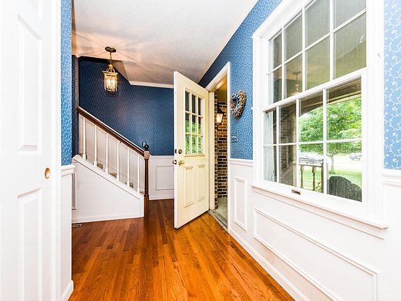 4th image of 725 S Greenbrook Cir