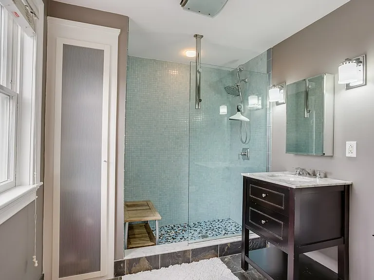 214 W 7th St #2L — Photo 46
