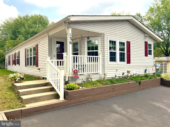 136 Deerfield Dr, Souderton, PA 18964