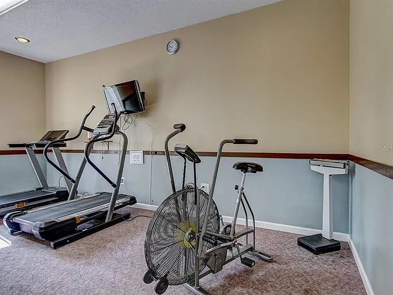 1403 Arrowhead Cir W #13-E — Photo 36