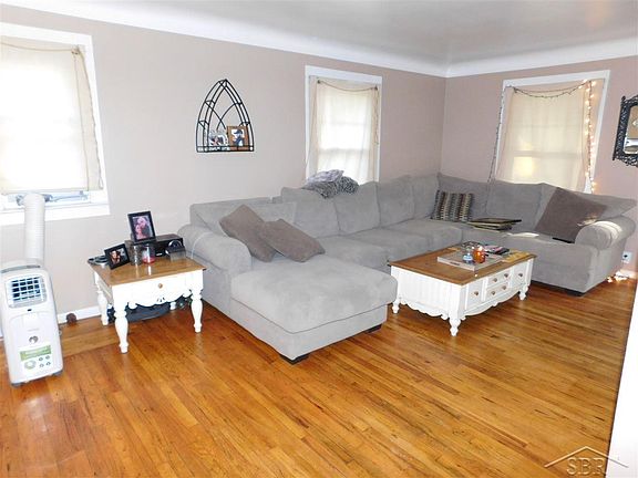 3rd image of 1816 Avon St