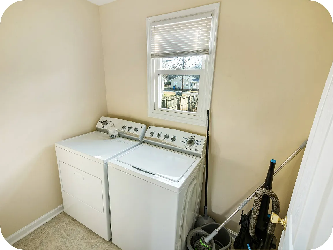 2 bed, 820 sqft, $1,700 — Photo 2