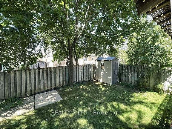 3rd image of 551 Hayward Cres
