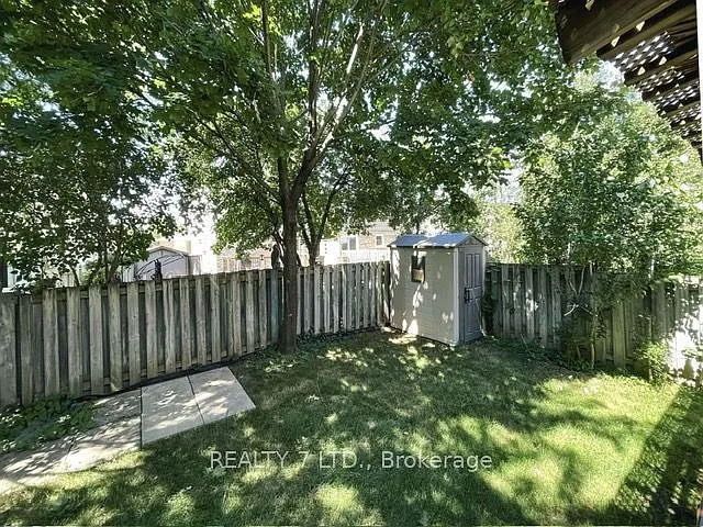 551 Hayward Cres #MAIN — Photo 3