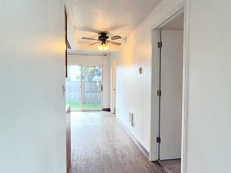 905 NE 94th Ave — Photo 17