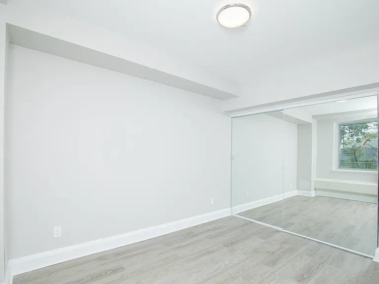 806 Kennedy Rd — Photo 31