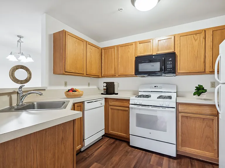Spring Creek Apartments — Photo 16